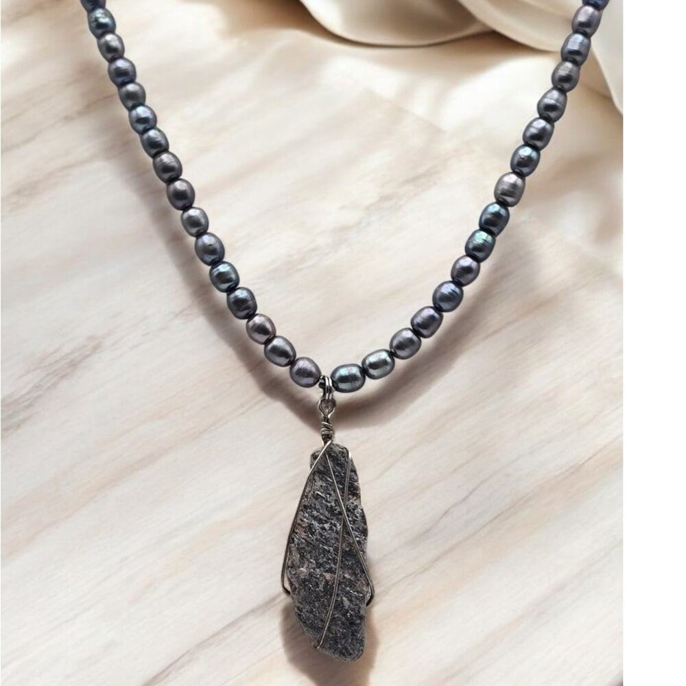 Gray Cultured Pearl Necklace 925 Silver Clasp Stone Pendant Dark Elegant